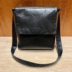 RUDSAK - Black Leather Messenger Bag (Adjustable Crossbody Strap)